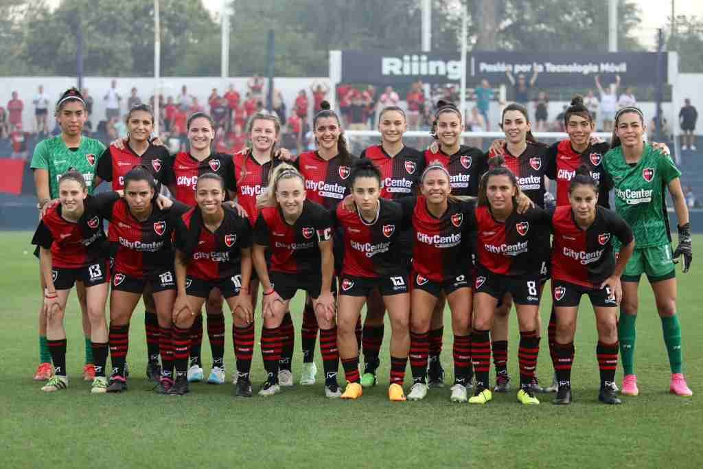Todo el plantel que consiguió el acceso a la máxima división. Twitter.