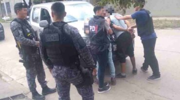 Los jóvenes detenidos en el allanamiento tienen entre 24 y 25 años. Gentileza.
