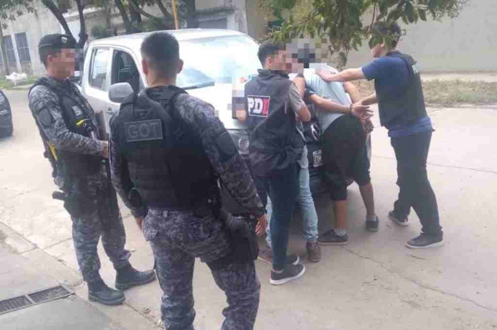 Los jóvenes detenidos en el allanamiento tienen entre 24 y 25 años. Gentileza.