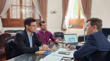 Martínez Saliba subrayó que las cámaras preexistentes "no funcionaban y no eran las requeridas para tener un buen procesamiento de datos y detección de chapas patentes" y afirmó que "con ello vamos a generar un anillo de seguridad de acceso a la ciudad". Gentileza