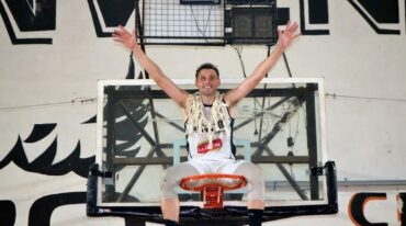 El último capítulo de la noche en el Juan Carlos Spies fue el que terminó decretando a un absoluto campeón del Torneo Oficial