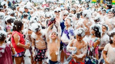 Los niños serán transportados desde las sedes barriales al Polideportivo y de regreso cuando culmine la jornada. Durante su estadía en el predio se les ofrecerá dos comidas