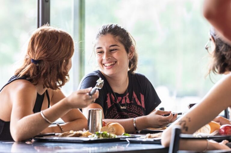 "Es un logro de la Universidad Pública poder ofrecer tres alternativas de menúes: general