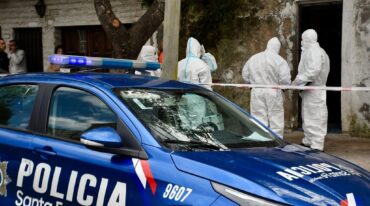 El cuerpo fue remitido al Instituto Médico Legal (IML) para ser sometido a autopsia y determinar cómo se produjo el deceso de la mujer. Archivo/Marcelo Manera