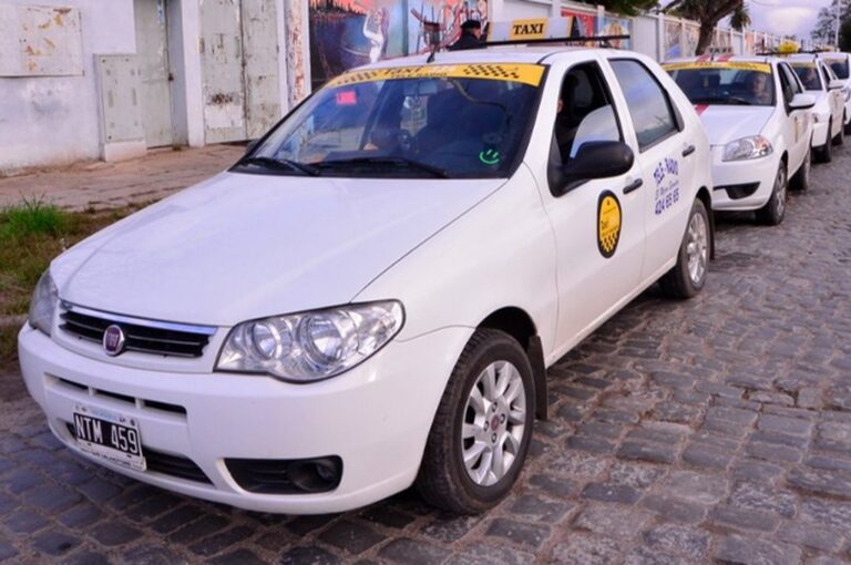Se incrementará el servicio de taxis en la ciudad. Archivo