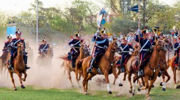 El acto central se desarrollará ese mismo día desde las 19 horas en el Campo de la Gloria. La ceremonia contará con la recepción de autoridades municipales