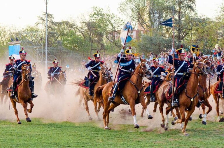 El acto central se desarrollará ese mismo día desde las 19 horas en el Campo de la Gloria. La ceremonia contará con la recepción de autoridades municipales