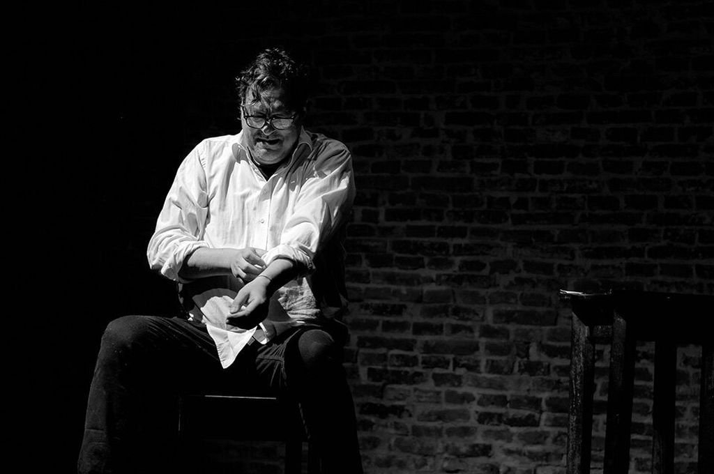 Se trata de una obra que homenajea al director teatral argentino Alberto Ure