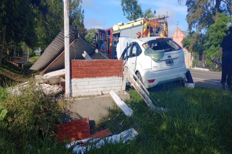 A consecuencia del fortísimo golpe