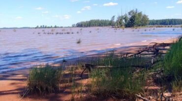 El río genera cambios en la zona costera