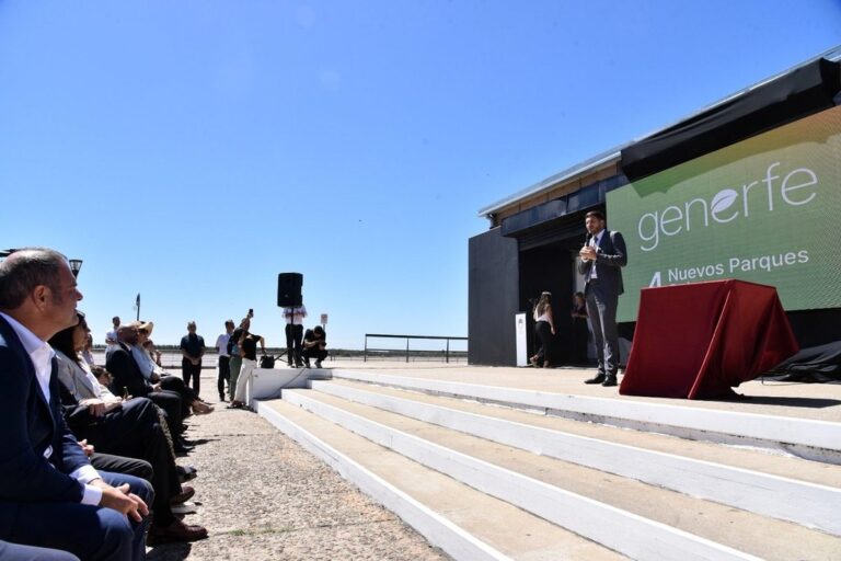 Pullaro encabezó la firma de los convenios. Gobierno de la Provincia