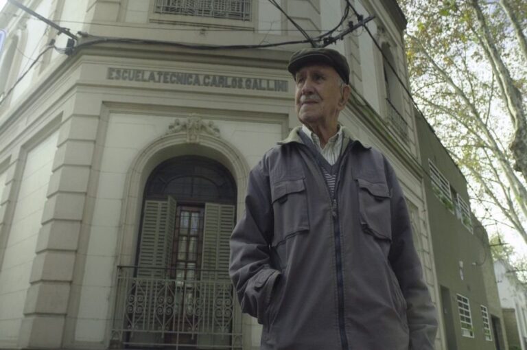 El documental de setenta minutos se centra en la figura de Amando Otero