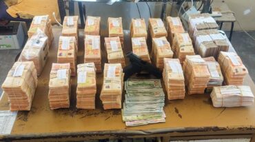 El dinero encontrado durante la requisa. Gobierno de la Provincia