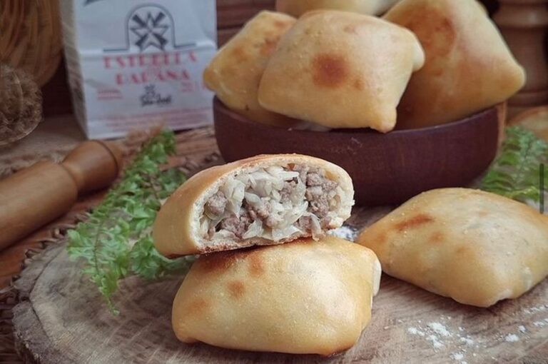 Pirok (El pirok es un plato típico de la cocina argentina que se caracteriza por su deliciosa combinación de carne y masa. Es una opción perfecta para disfrutar en familia o con amigos. A continuación