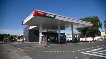 Solamente se atenderá en dicho rango horario a policías y ambulancias que necesiten cargar nafta. Gentileza
