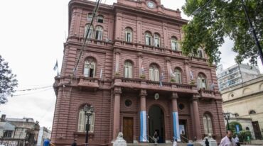 Por decisión del gremio los servicios de recolección de residuos se verán afectados entre las 22 hs del domingo y el mediodía de este lunes. Se solicita a vecinas y vecinos no sacar los residuos en el marco del alerta meteorológica vigente. Gentileza