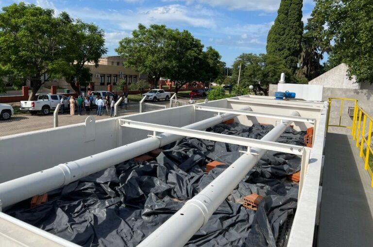 La red de distribución contempla un total de 1.758 conexiones domiciliarias