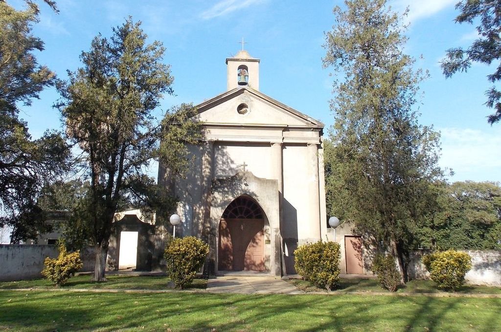 En un extremo de la plaza se ubica la iglesia de Santa Matilde