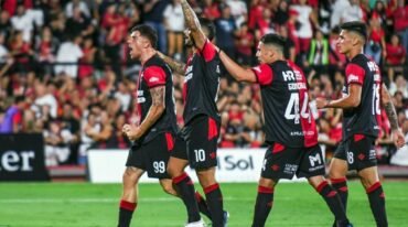 El equipo del uruguayo Larriera saldrá a dejar los 3 puntos en su casa este viernes en el Parque Independencia de Rosario. Archivo