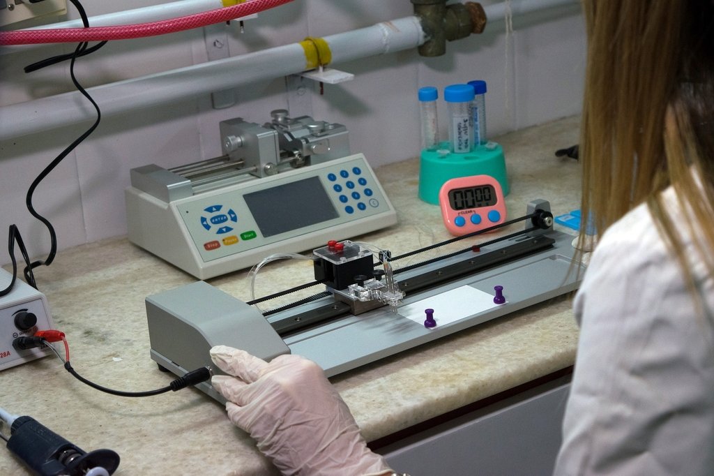 Laboratorio. Con lo poco que ingresa