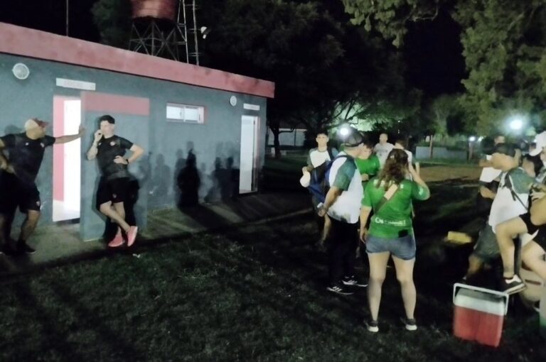 El mal momento que se vivió en el vestuario visitante tras encontrarse con una situación de robo. gentileza
