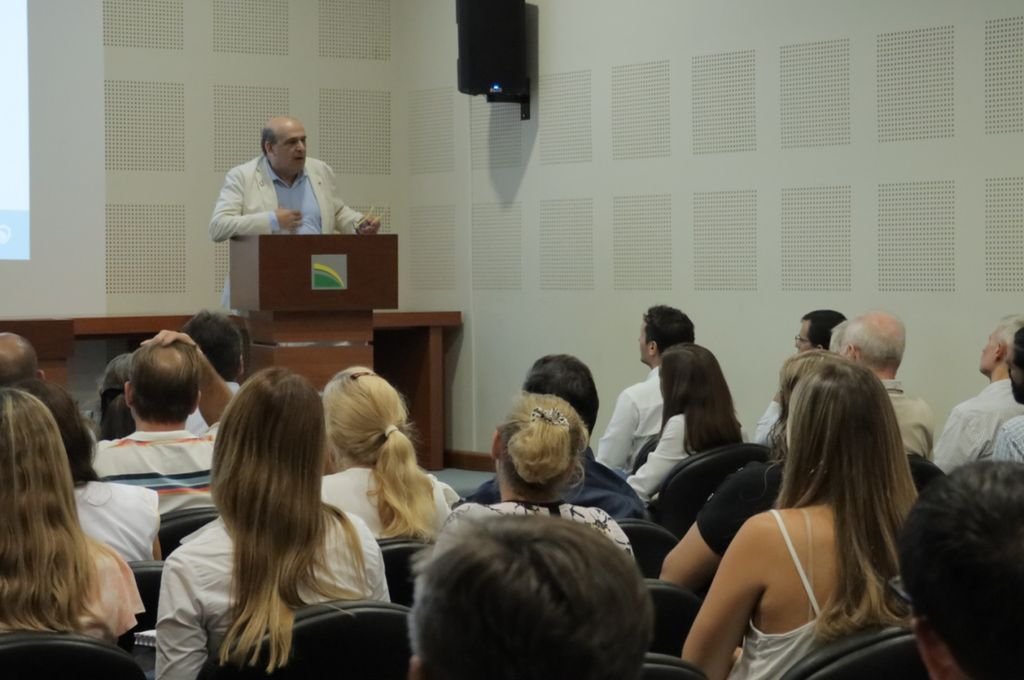 La Jornada de presentación del Programa de Capacitación 2024 tuvo un invitado especial: el Director del Centro de Estudios de Iberoamérica de la Universidad Rey Juan Carlos