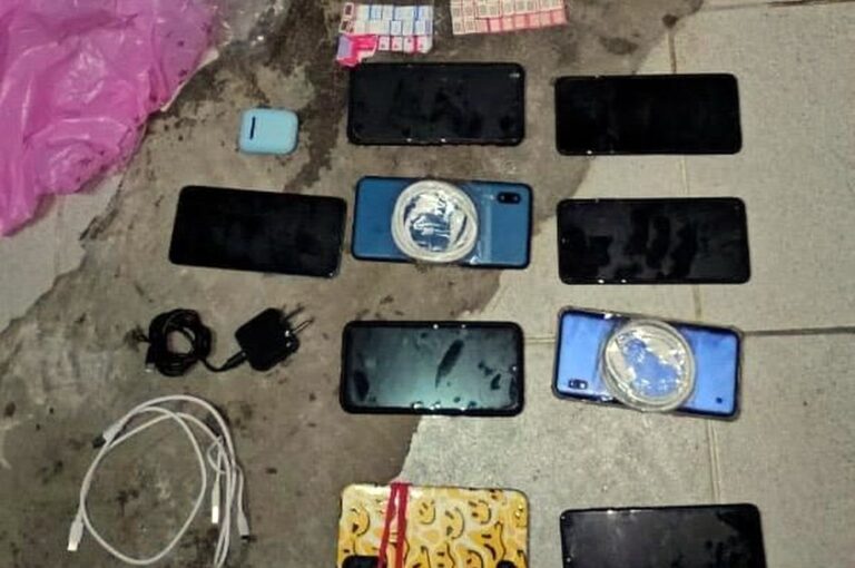 Los dispositivos detectados antes del ingreso a la cárcel. gentileza Ministerio de Seguridad