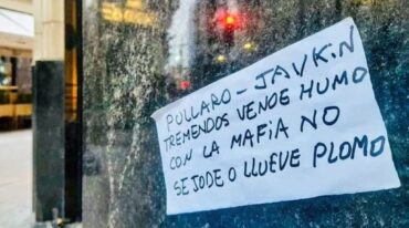 Los textos estaban escritos con letra imprenta mayúscula