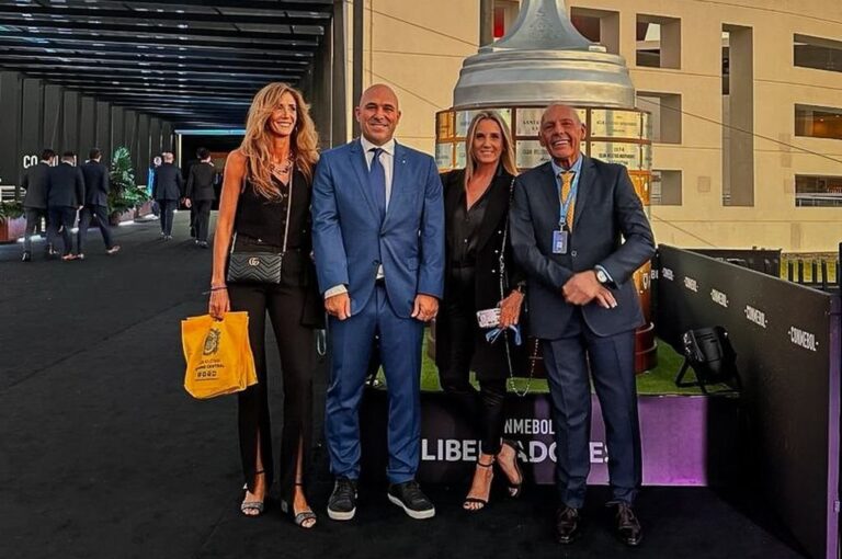 Todos se movieron como peces en el agua allí en Luque