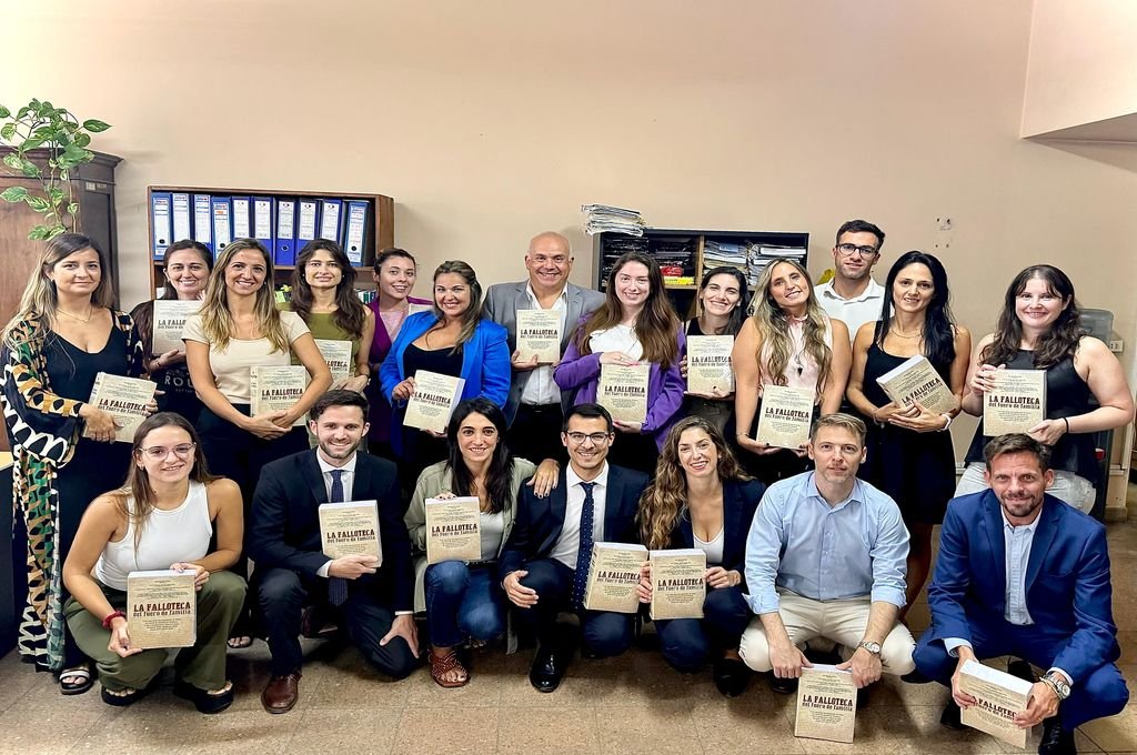 El equipo de trabajo estuvo conformado por más de veinte colaboradores que trabajan en el Tribunal Provincial de Rosario Foto: Gentileza.