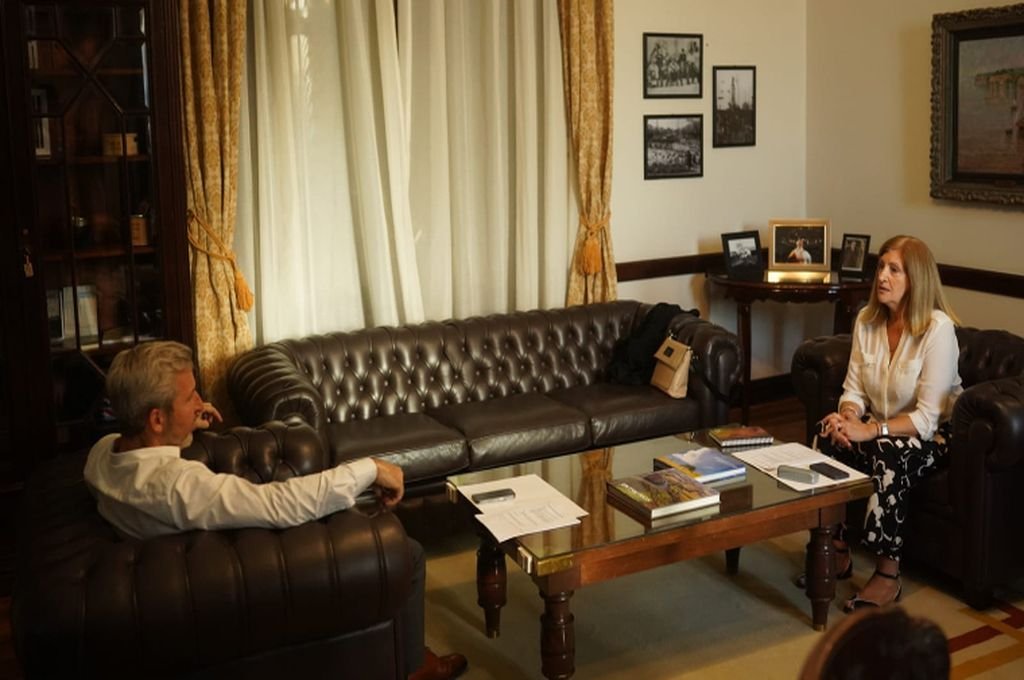 El gobernador recibió a la intendenta de Paraná.