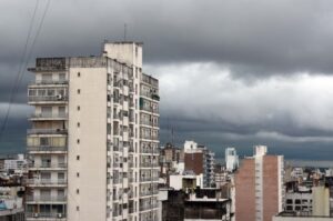 La nueva advertencia fue generada por el SMN a las 9:07 de este miércoles 20 de marzo y sostiene una alerta de nivel amarillo por tormentas para la tarde de hoy. Foto: Gentileza.