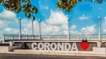 Palco Eduardo Acosta y letras identificatorias de Coronda