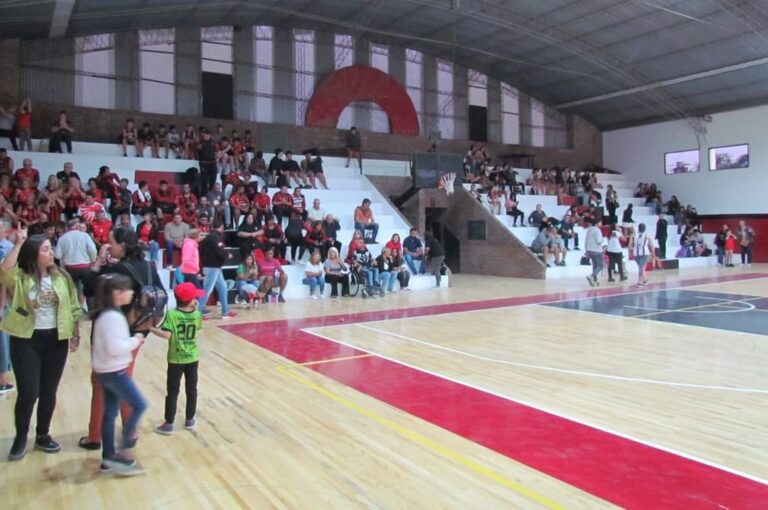 Se inauguró el piso deportivo del Polideportivo de Patronato. Gabriel Obelar