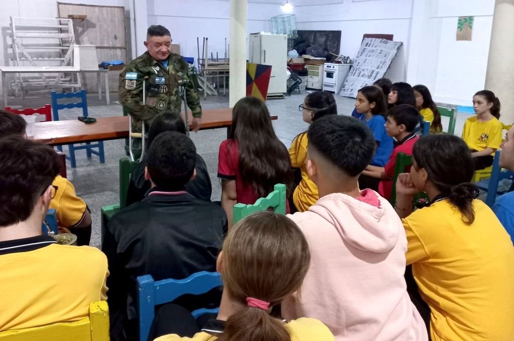 Ante atentos alumnos