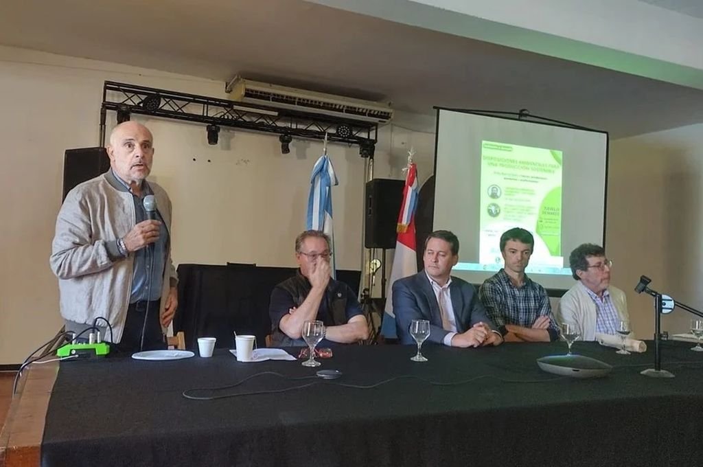 Lo novedoso del evento estuvo dado por un panel debate entre el coordinador de la charla
