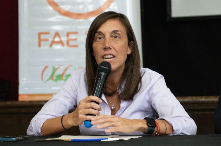 'Esto es un gran avance ya que permite agilizar los mecanismos y a dejar de utilizar papeles. Se carga el pedido desde la aplicación