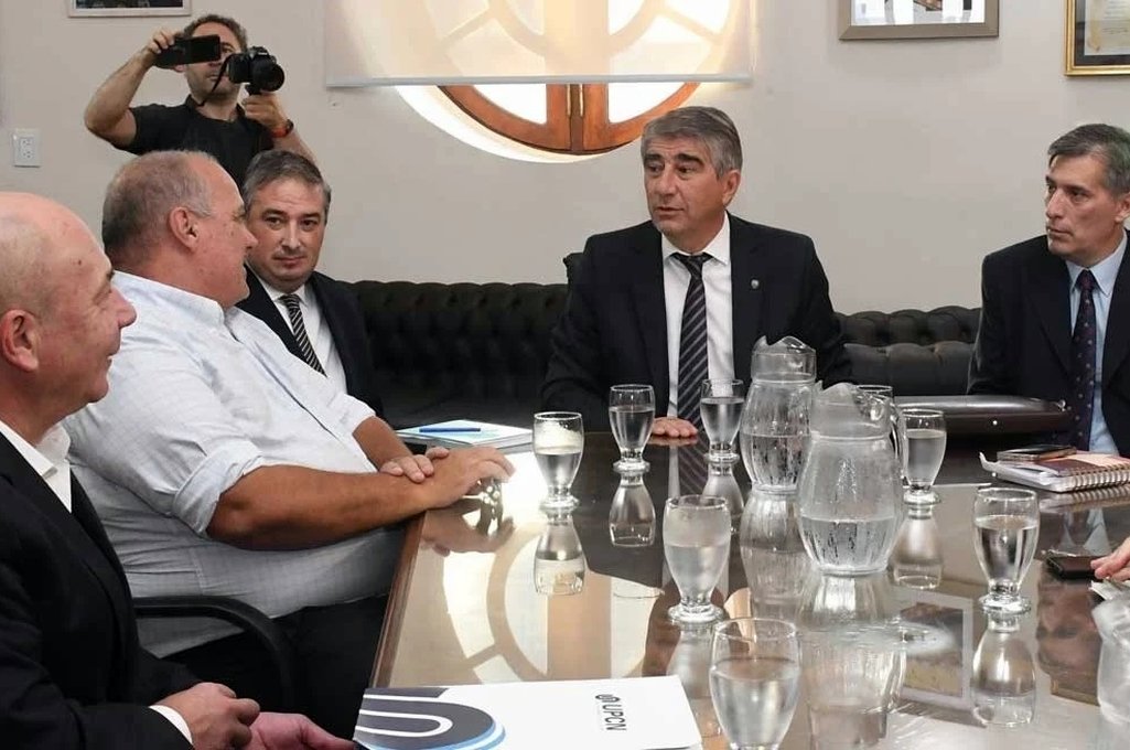 La reunión entre los ministros y los representantes gremiales. Flavio Raina