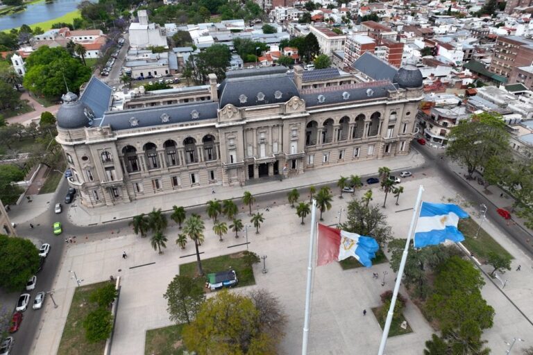 Salió el cronograma de pago de los haberes de marzo para los estatales santafesinos. Archivo