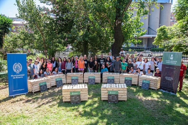 Las composteras fueron realizadas con el propósito de alentar la separación de residuos orgánicos y la producción de compost y serán entregadas a distintas instituciones de la ciudad. Gentileza