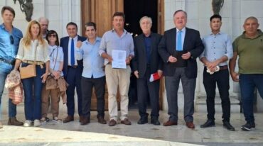 Los legisladores y parte de la comunidad del pequeño poblado del norte santafesino