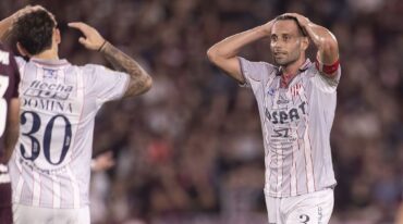 Le costó la reacción a Lanús. Desde las tribunas bajaba la exigencia a manera de 'canto de guerra'