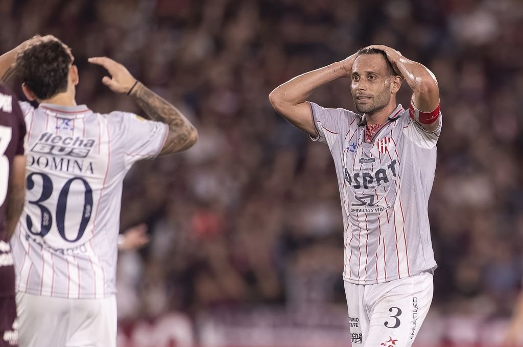 Le costó la reacción a Lanús. Desde las tribunas bajaba la exigencia a manera de 'canto de guerra'
