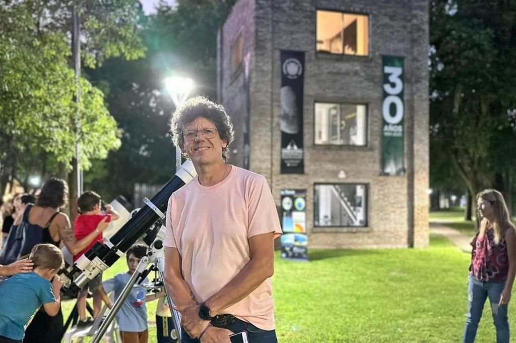 Las temáticas varían cada mes y se llevan a cabo por la tarde-noche en el predio del Observatorio Astronómico Municipal de Funes