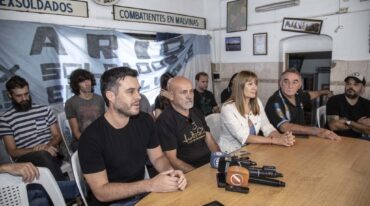 La vigilia comenzará a las 17 con la presentación de diferentes artistas y agrupaciones en el escenario como Los Peñaloza