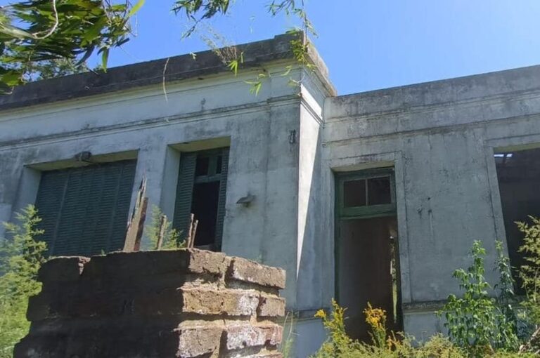 En diálogo con Mirador el presidente comunal de San Agustín Cristian Osta hizo referencia al proyecto de una ONG que impulsa la recuperación del edificio y el predio para desarrollar acciones con un fin social