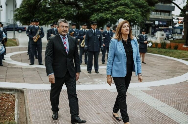 Roncaglia y Romero presidieron el acto en Paraná.