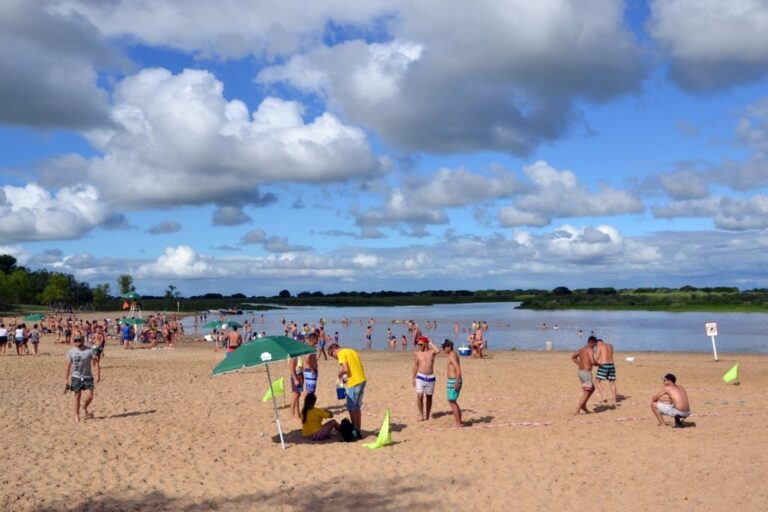 El "veranito" en otoño ayudó a algunas playas de la provincia tuvieran una gran concurrencia. Gobierno de la Provincia