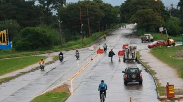 Vialidad Nacional reemplazó y reforzó la cartelería indicativa del cierre al tránsito de puente Carretero por reparaciones en los diversos accesos a Santo Tomé y Santa Fe