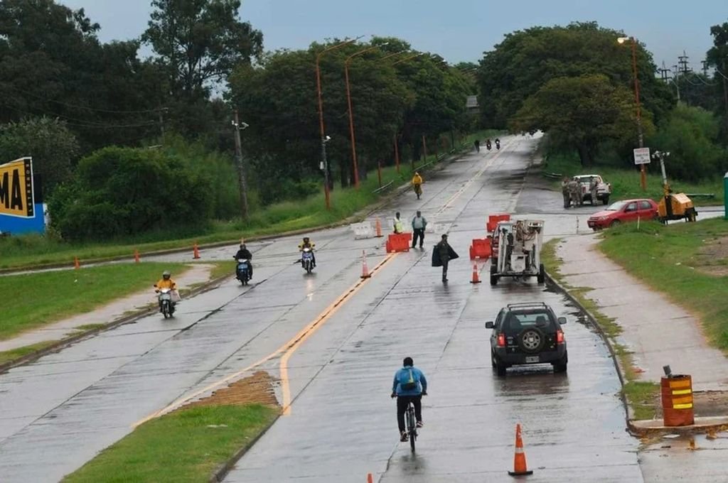 Vialidad Nacional reemplazó y reforzó la cartelería indicativa del cierre al tránsito de puente Carretero por reparaciones en los diversos accesos a Santo Tomé y Santa Fe